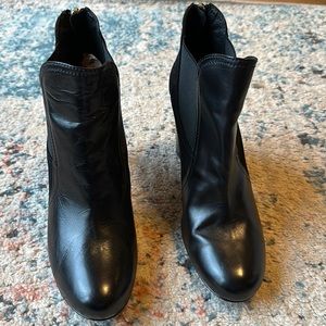 Donald J Pliner Ankle Boots Size 9